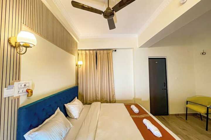 Room 5 of 9