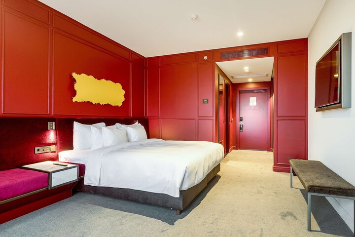 Room 12 of 280