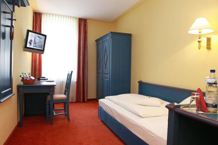 Room 18 of 95