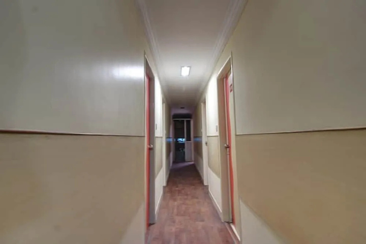 Room 8 of 10