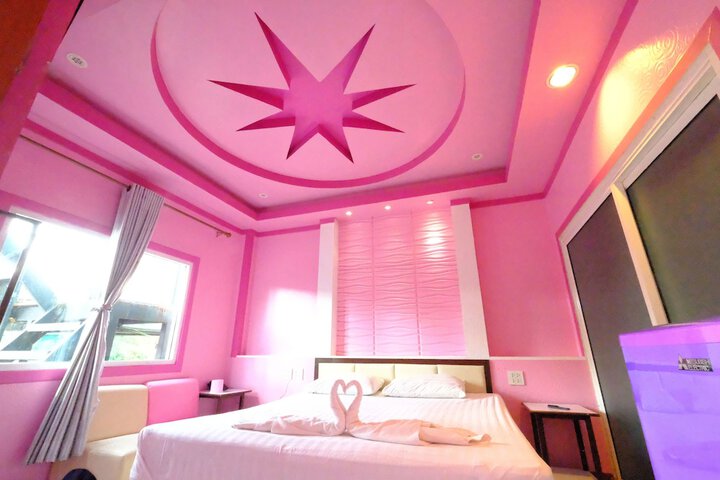 Room 7 of 48
