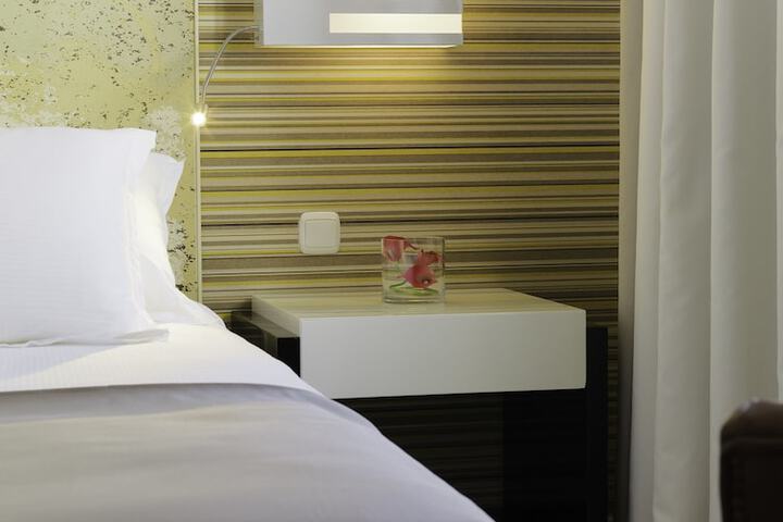 Room 6 of 71