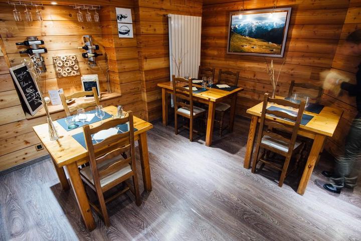 Dining 47 of 62