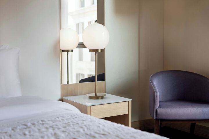 Room 42 of 158