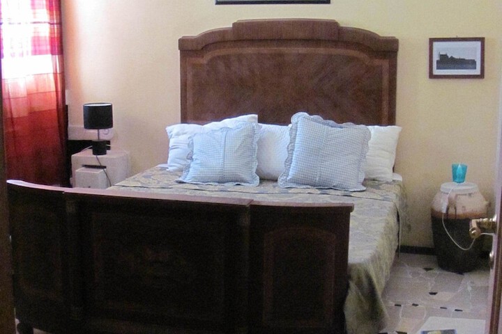 Room 10 of 14