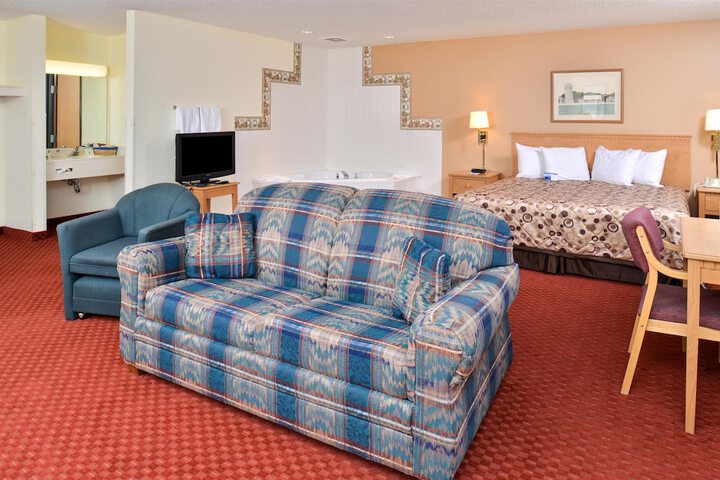 1 King Bed (7 of 14)