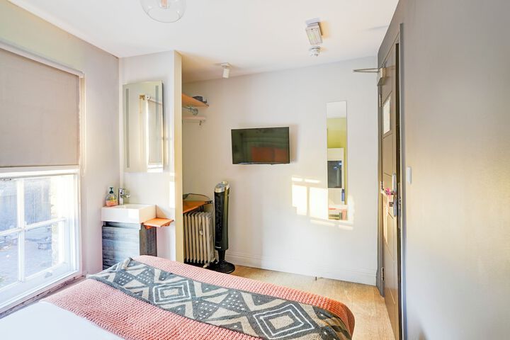 Room 21 of 27