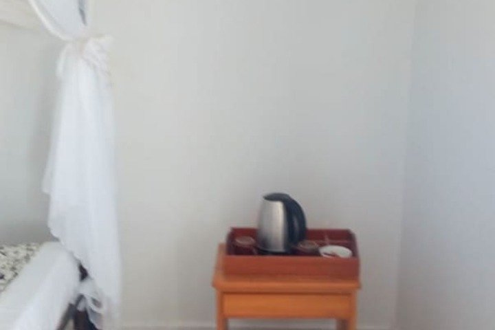 Room 6 of 16