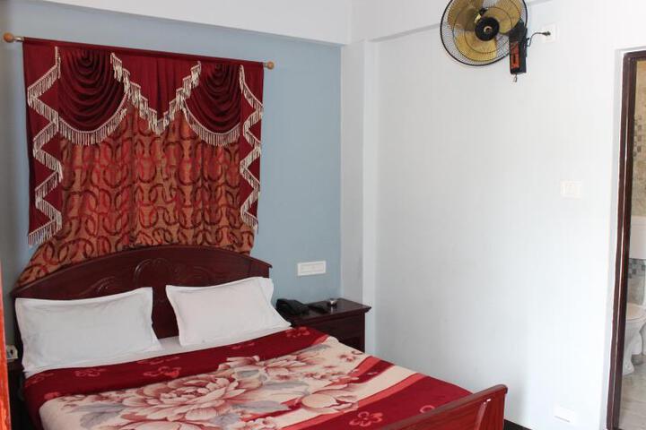Room 2 of 5