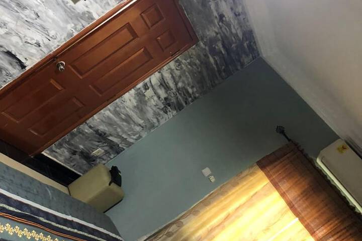 Room 11 of 28
