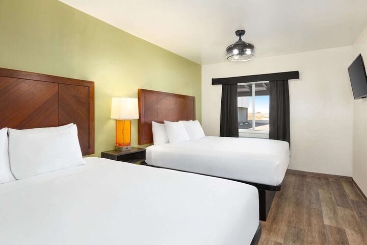 2 Queen Beds (4 of 14)