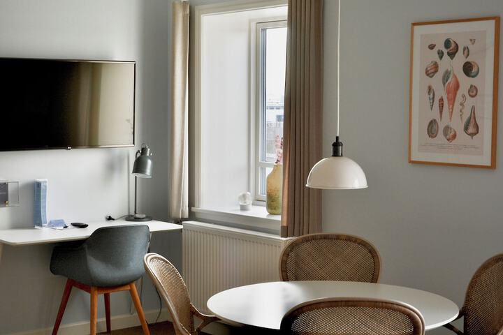 Room 26 of 127