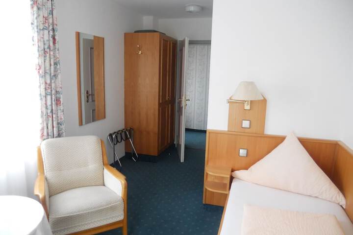 Room 2 of 43