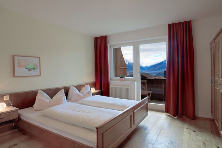 Room 4 of 42