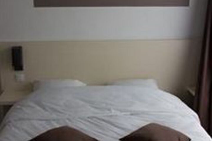 Room 14 of 60