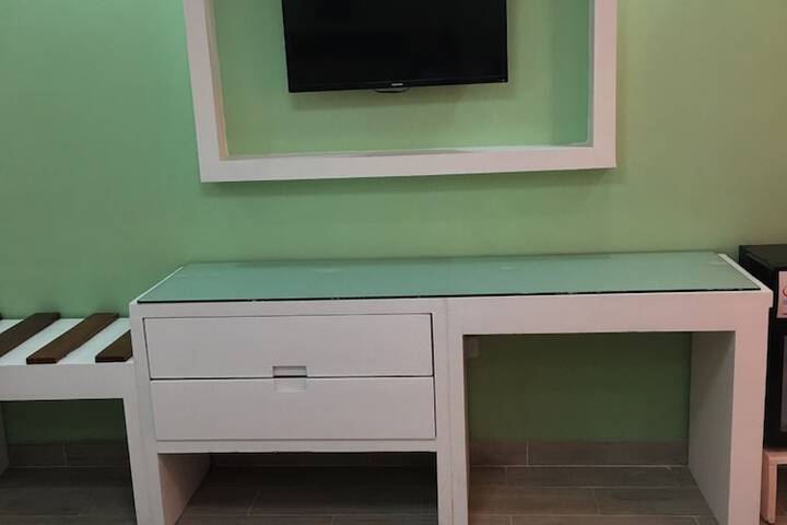 Room 5 of 76