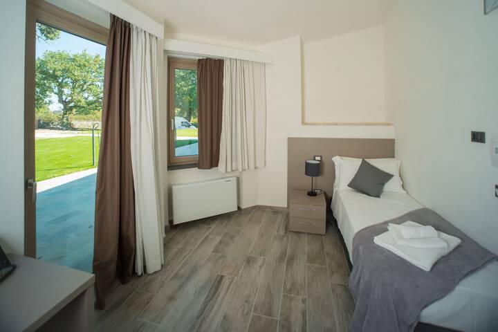 Room 3 of 34