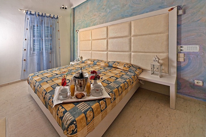 Room 8 of 39