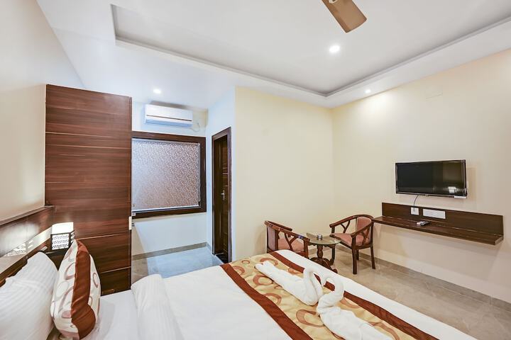 Room 9 of 28