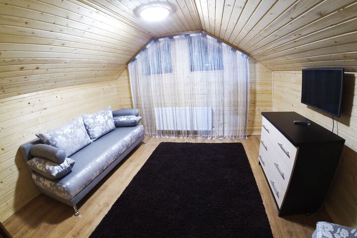 Room 7 of 76