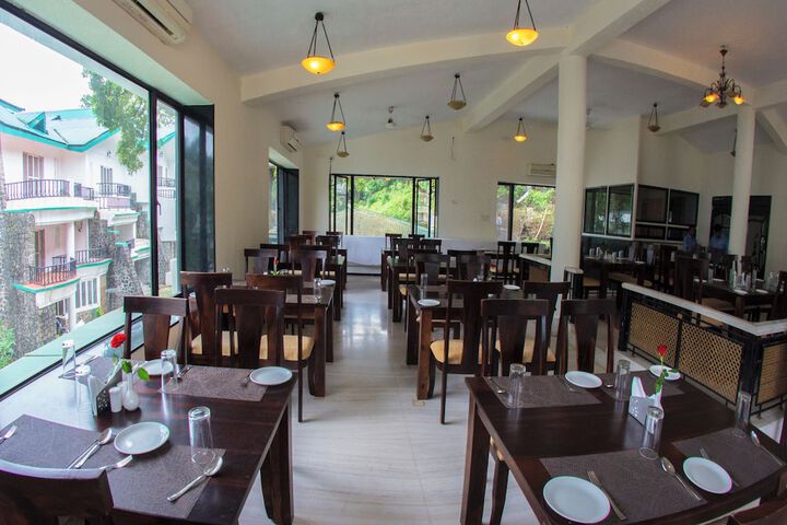 Dining 19 of 29