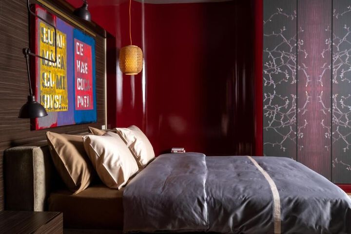 Room 102 of 257