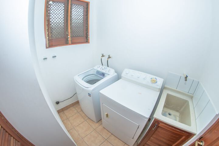 Room 9 of 48