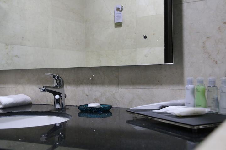 Room 14 of 27