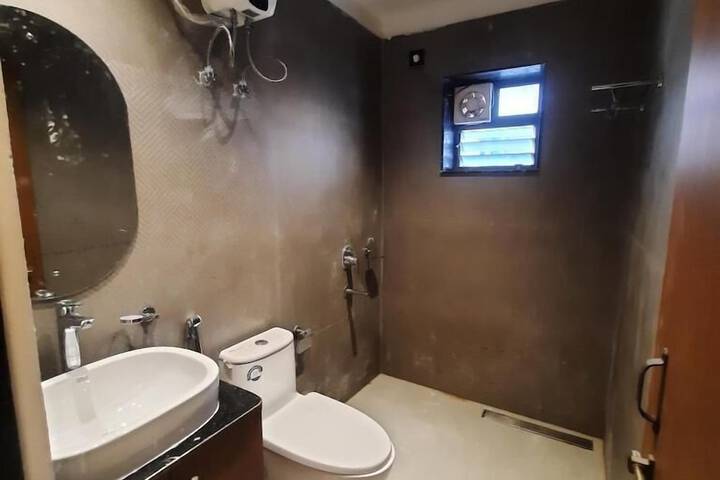 Room 27 of 39