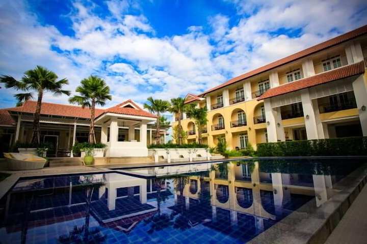 Pool Hotel
