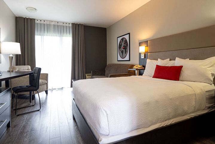 1 Queen Bed Waterfront (9 of 22)