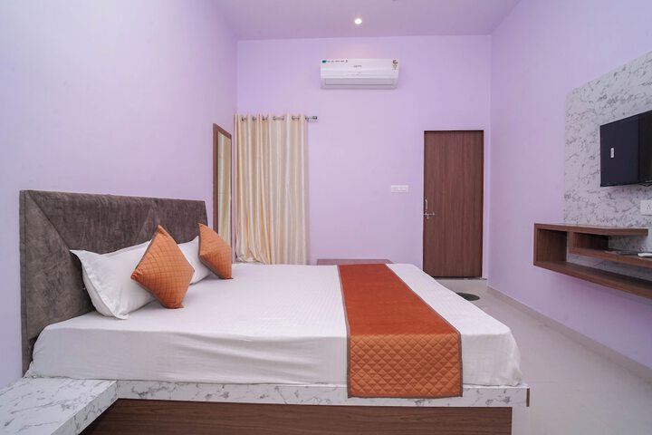 Room 5 of 11