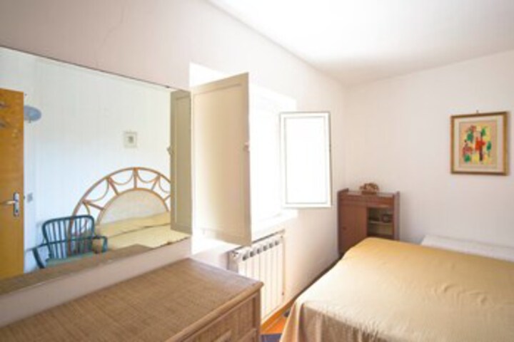 Room 9 of 18