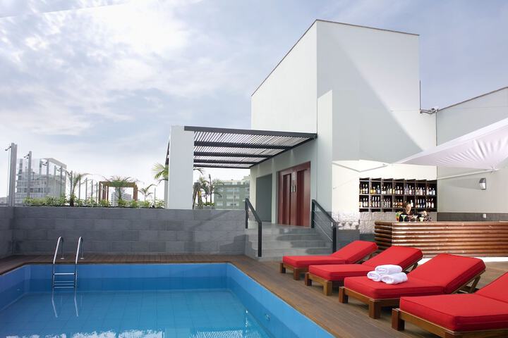 Hotel Pool