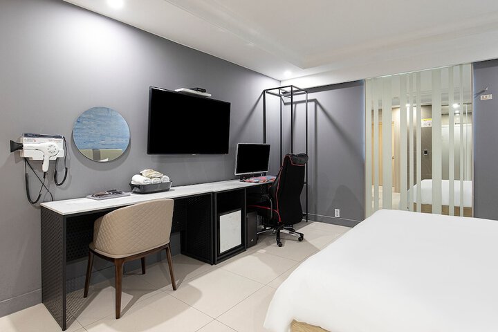 Room 38 of 90