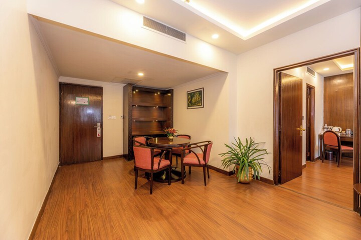 Room 52 of 191