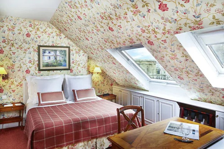 Room 8 of 69