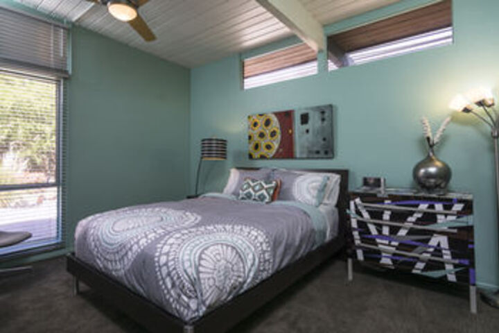 Room 12 of 32