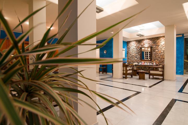 Hotel 2 of 131