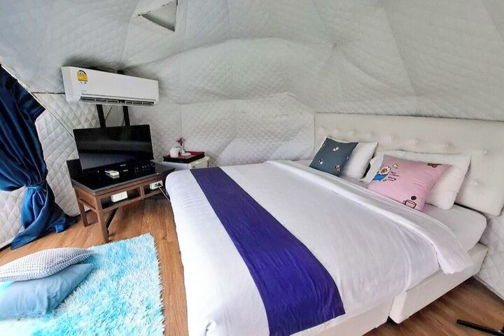 Room 6 of 111