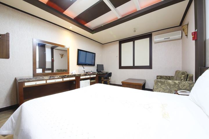 Room 15 of 35