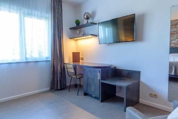 Room 11 of 37