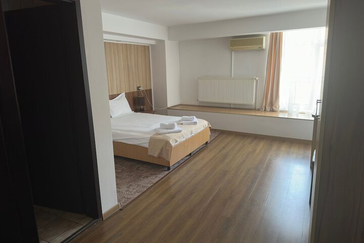 Room 41 of 83