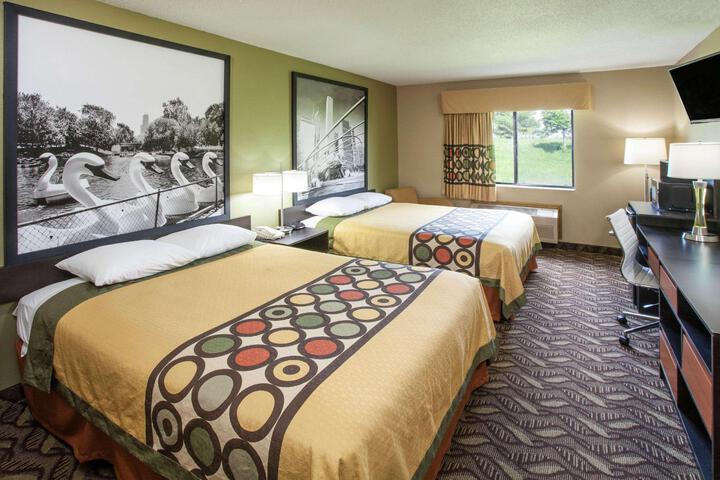 2 Queen Beds (3 of 8)