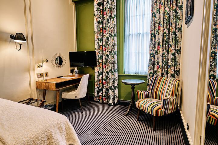 Room 22 of 107