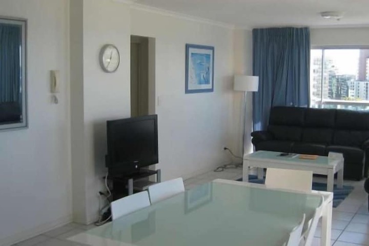 Room 7 of 12