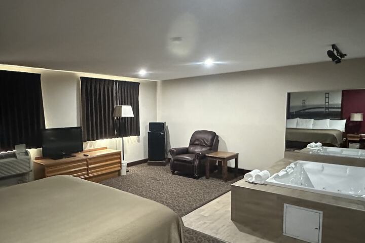 1 King Bed Mobility Accessible (9 of 14)