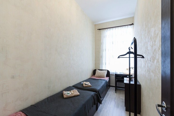 Room 12 of 16