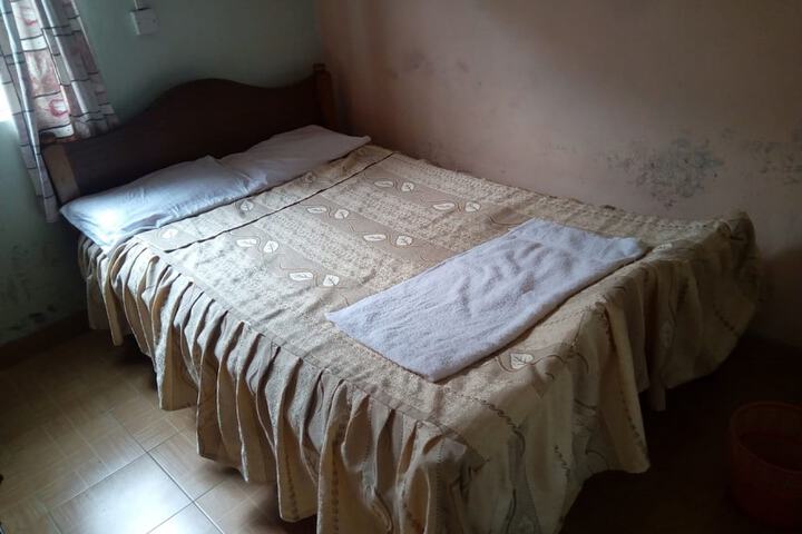 Room 5 of 10