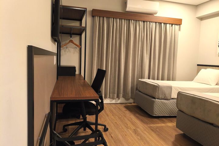 Room 9 of 37